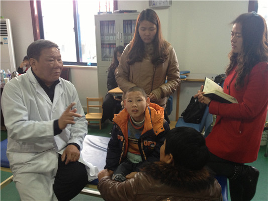 向家长讲解孩子的情况